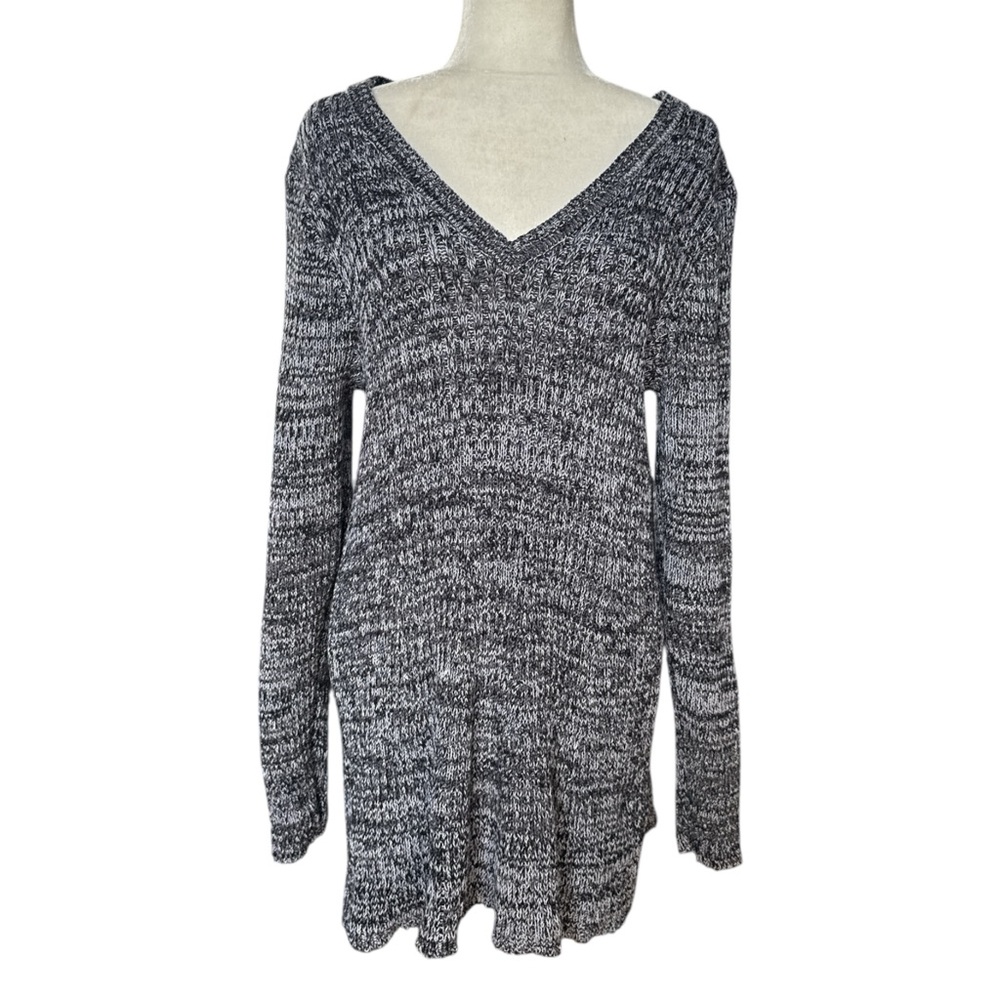 Ashley Stewart Black and White Marked V-Neck Sweater 14/16